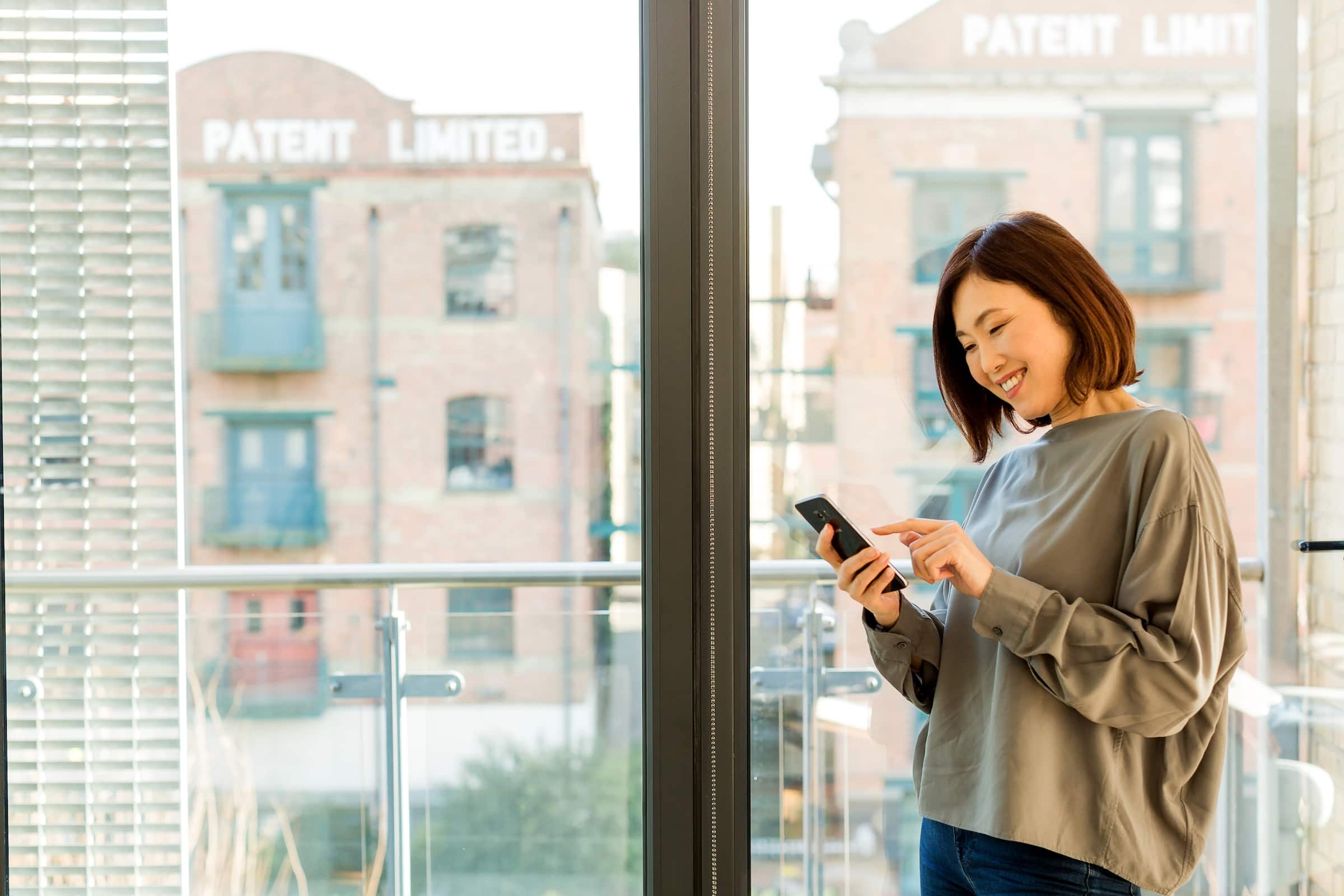 A person using Xero accounting software for hotels on their phone 