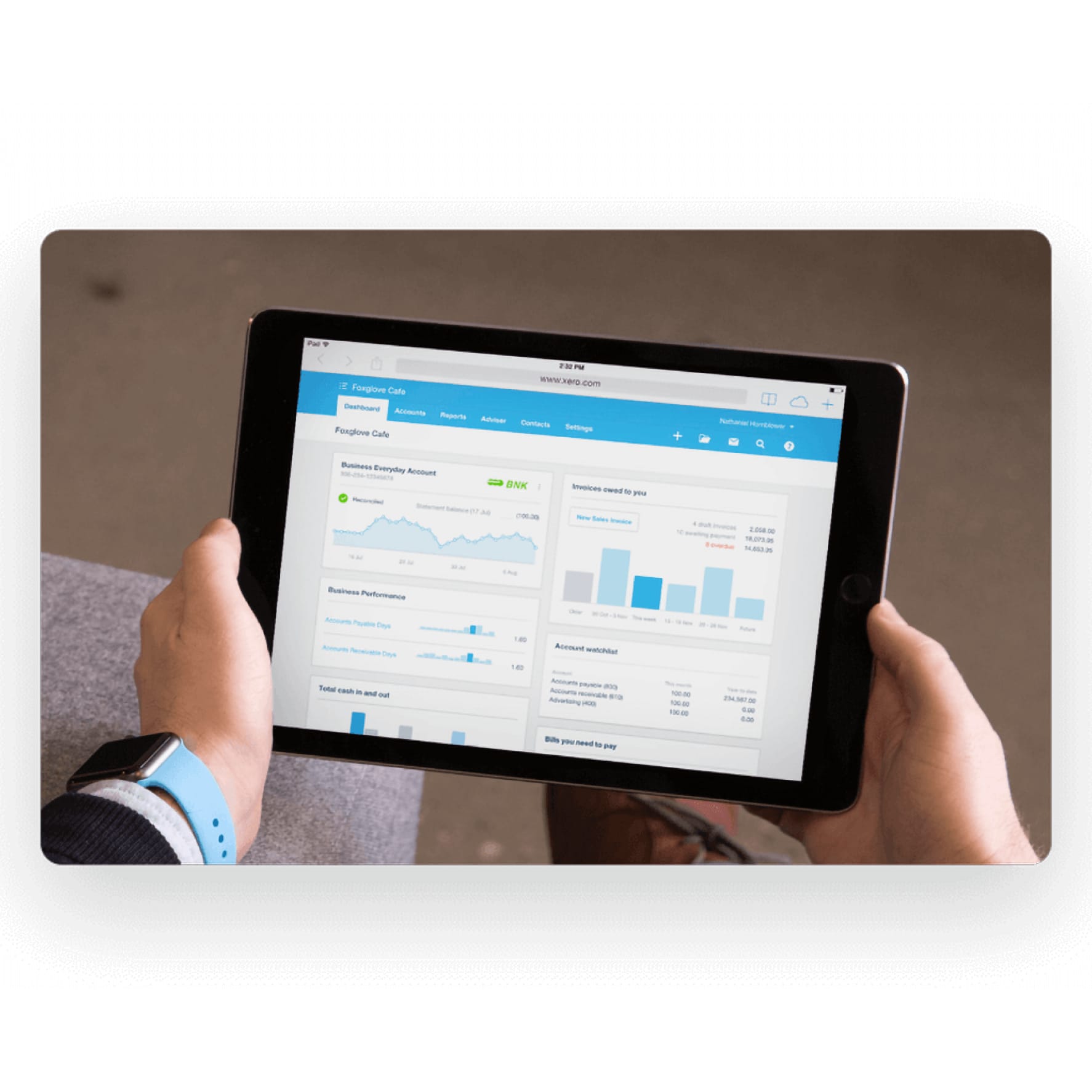 Charts and tables display on the Xero dashboard.